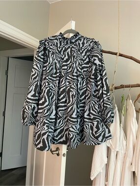GANNI print button down in back top 38